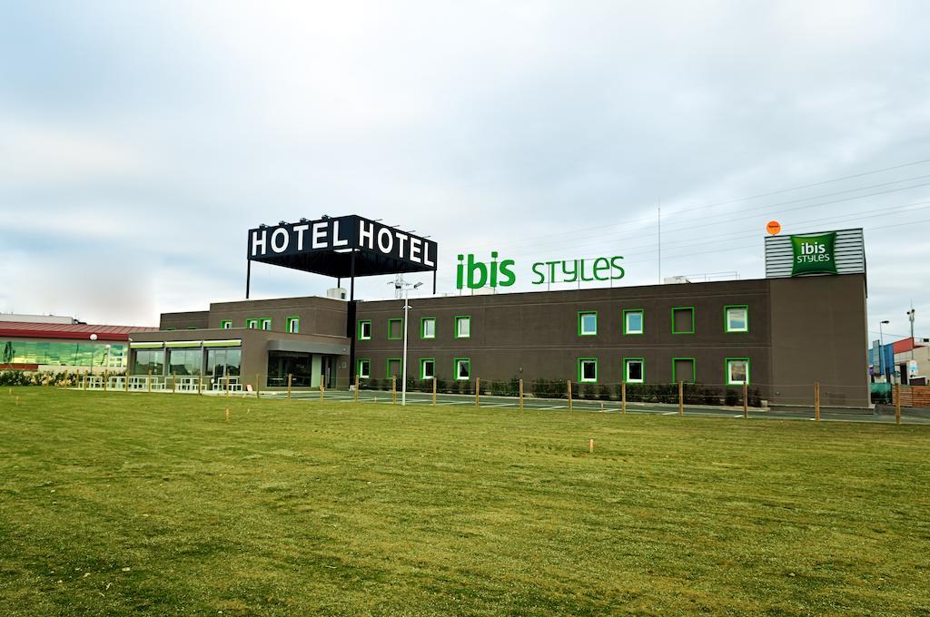 Hotel Ibis Styles Lleida Torrefarrera Exteriér fotografie