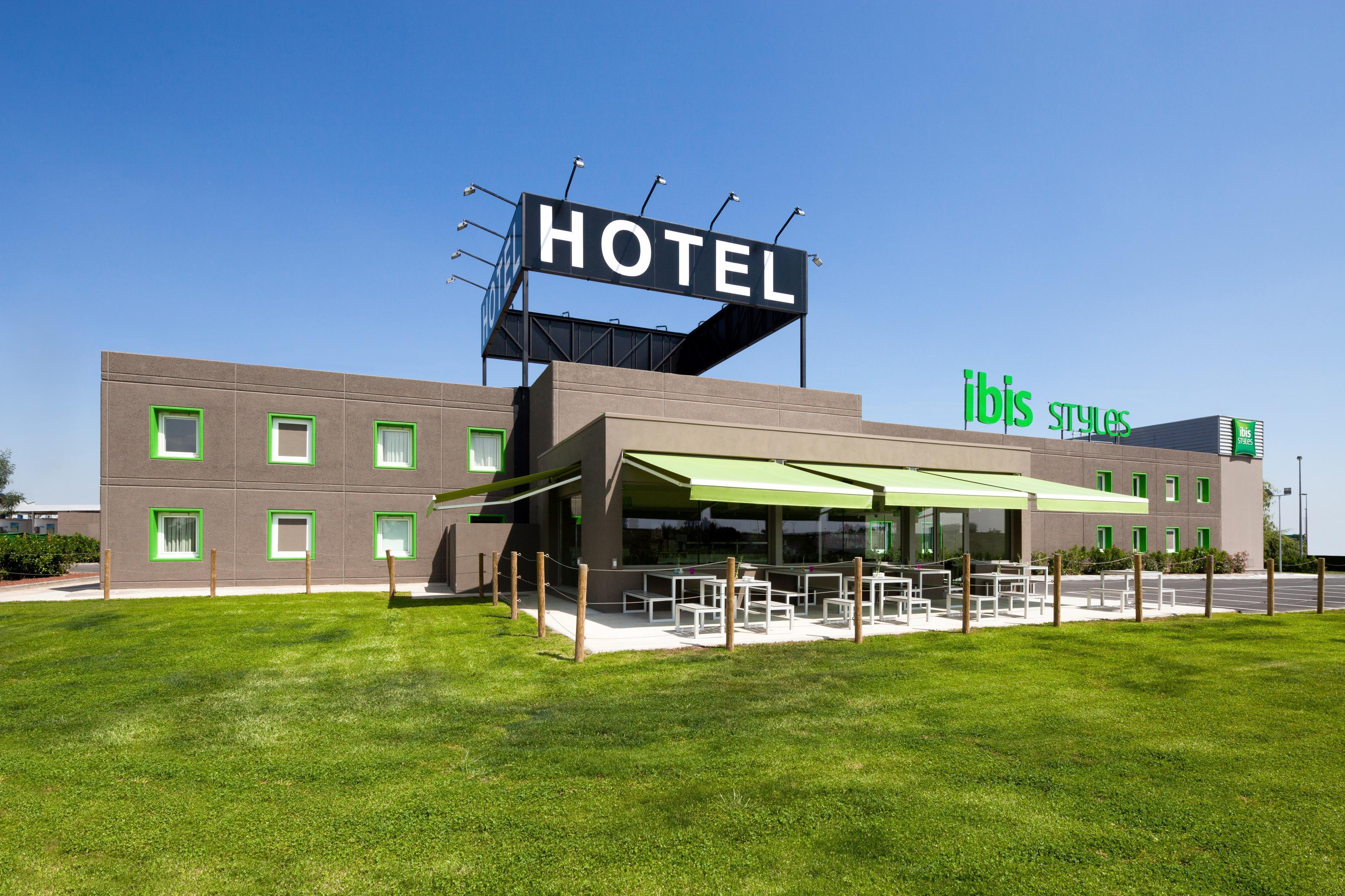 Hotel Ibis Styles Lleida Torrefarrera Exteriér fotografie