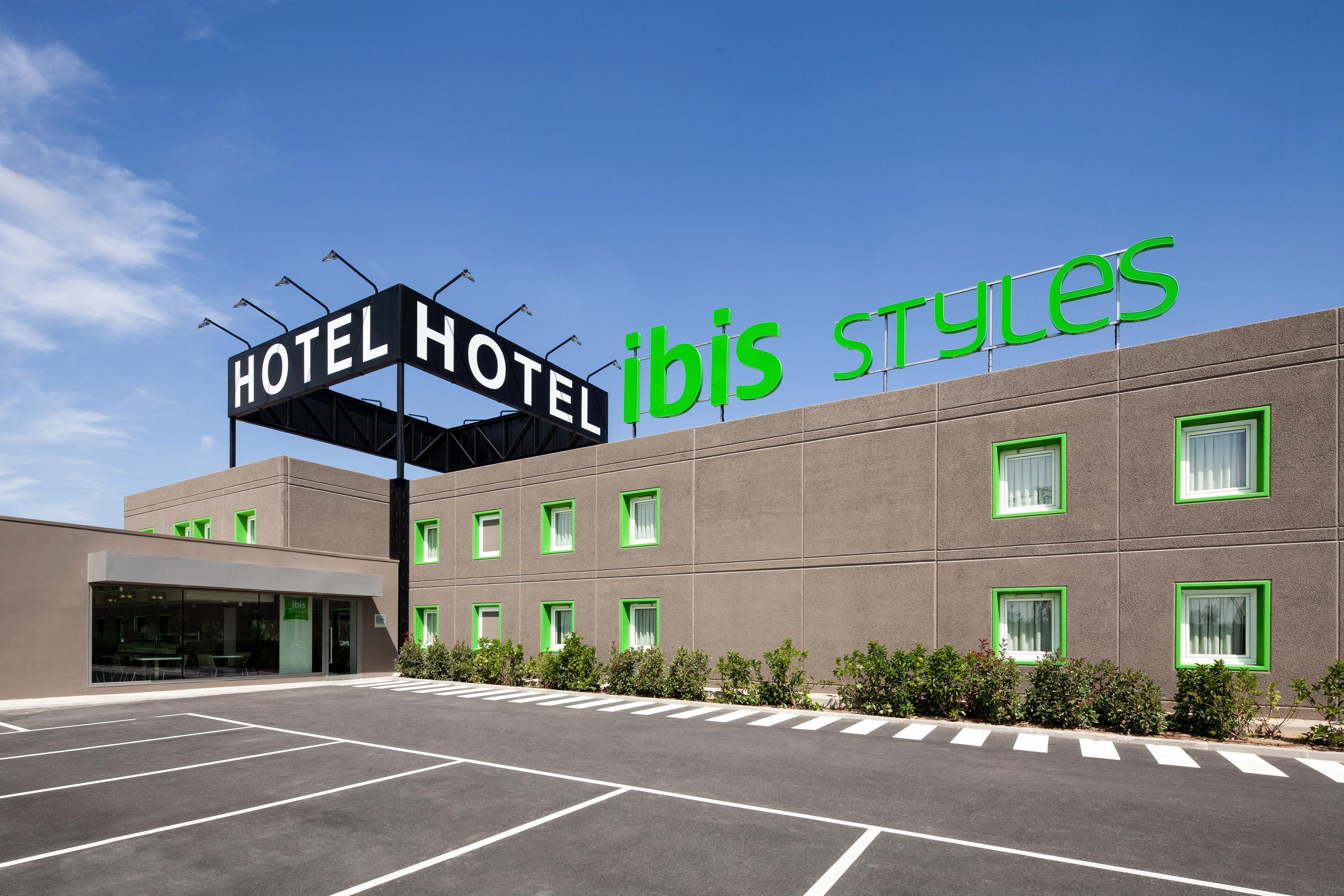 Hotel Ibis Styles Lleida Torrefarrera Exteriér fotografie